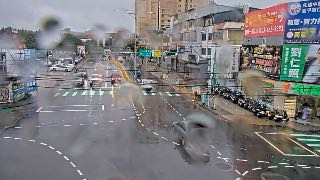 環南路金陵路口(上光眼鏡對面分隔島號誌桿)